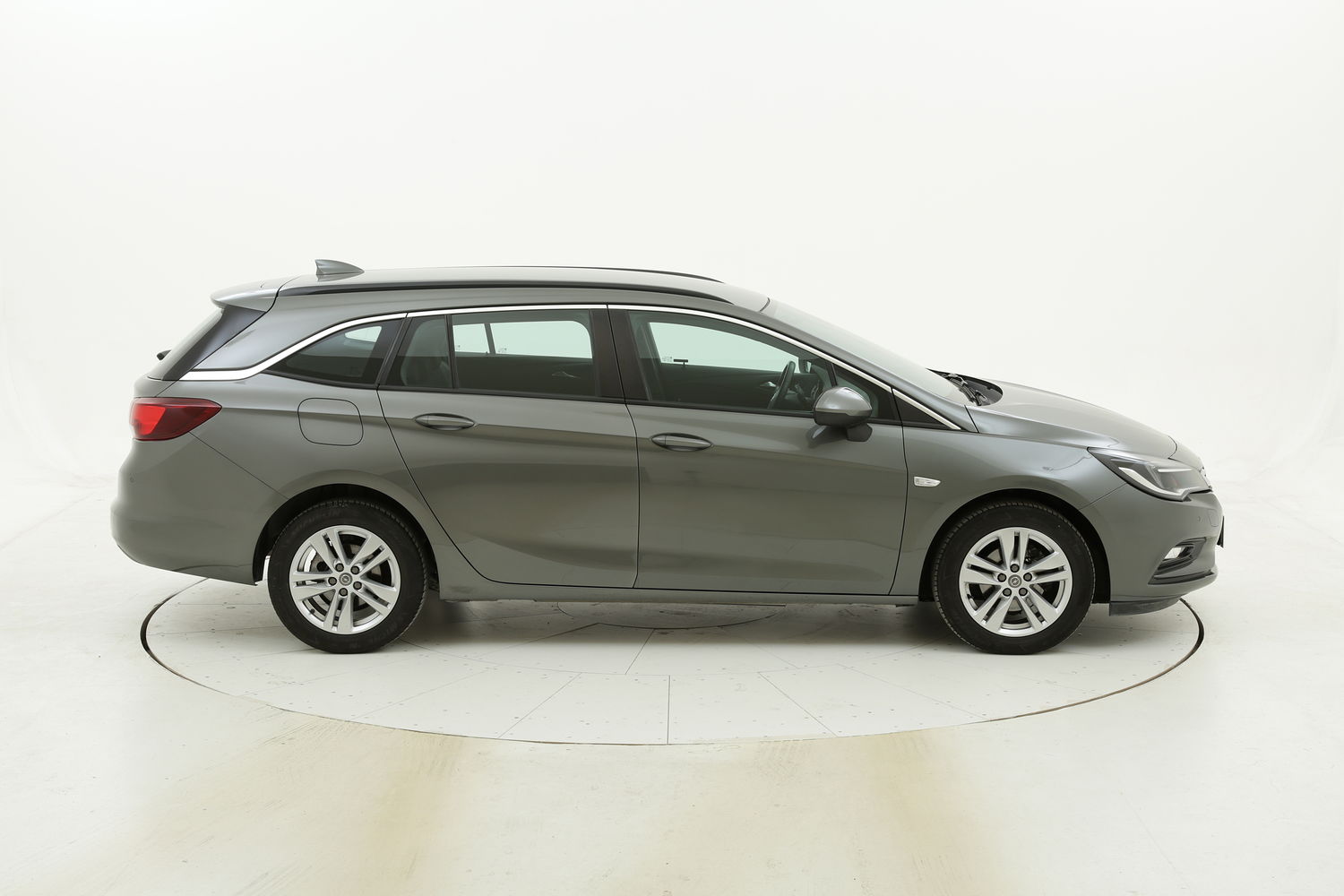 Opel Astra usata del 2017 con 90.766 km