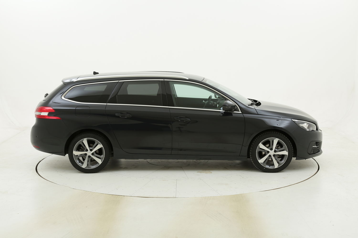 Peugeot 308 SW Allure EAT6 usata del 2018 con 121.925 km