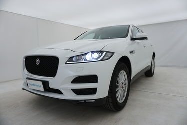 Jaguar F-Pace Da un'altra prospettiva Jaguar F-Pace Da un'altra prospettiva