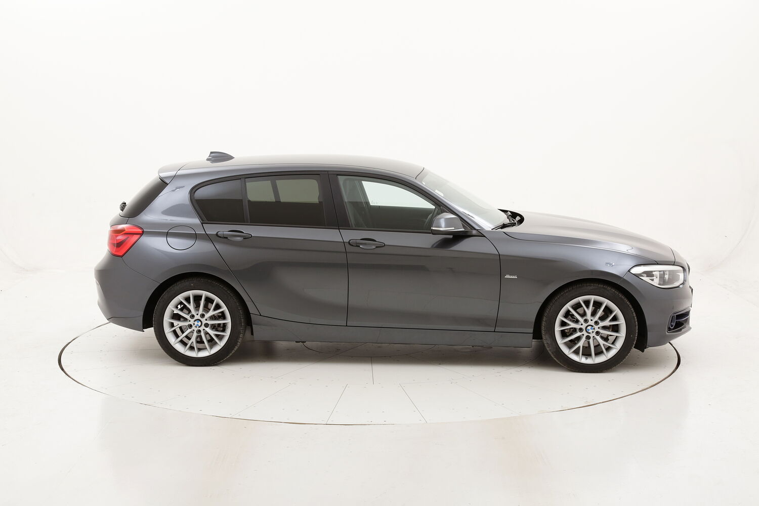 BMW Serie 1 118d Sport usata del 2017 con 108.988 km