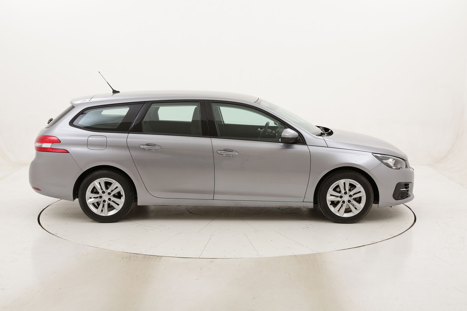 Peugeot 308 SW Active usata del 2018 con 79.364 km