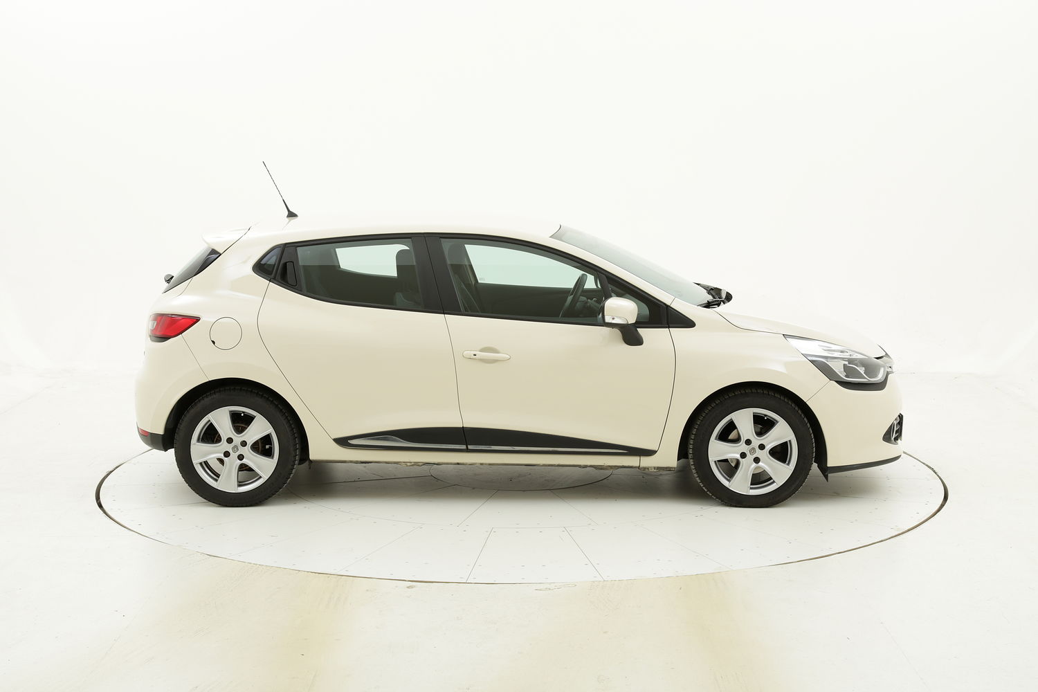 Renault Clio usata del 2016 con 123.561 km