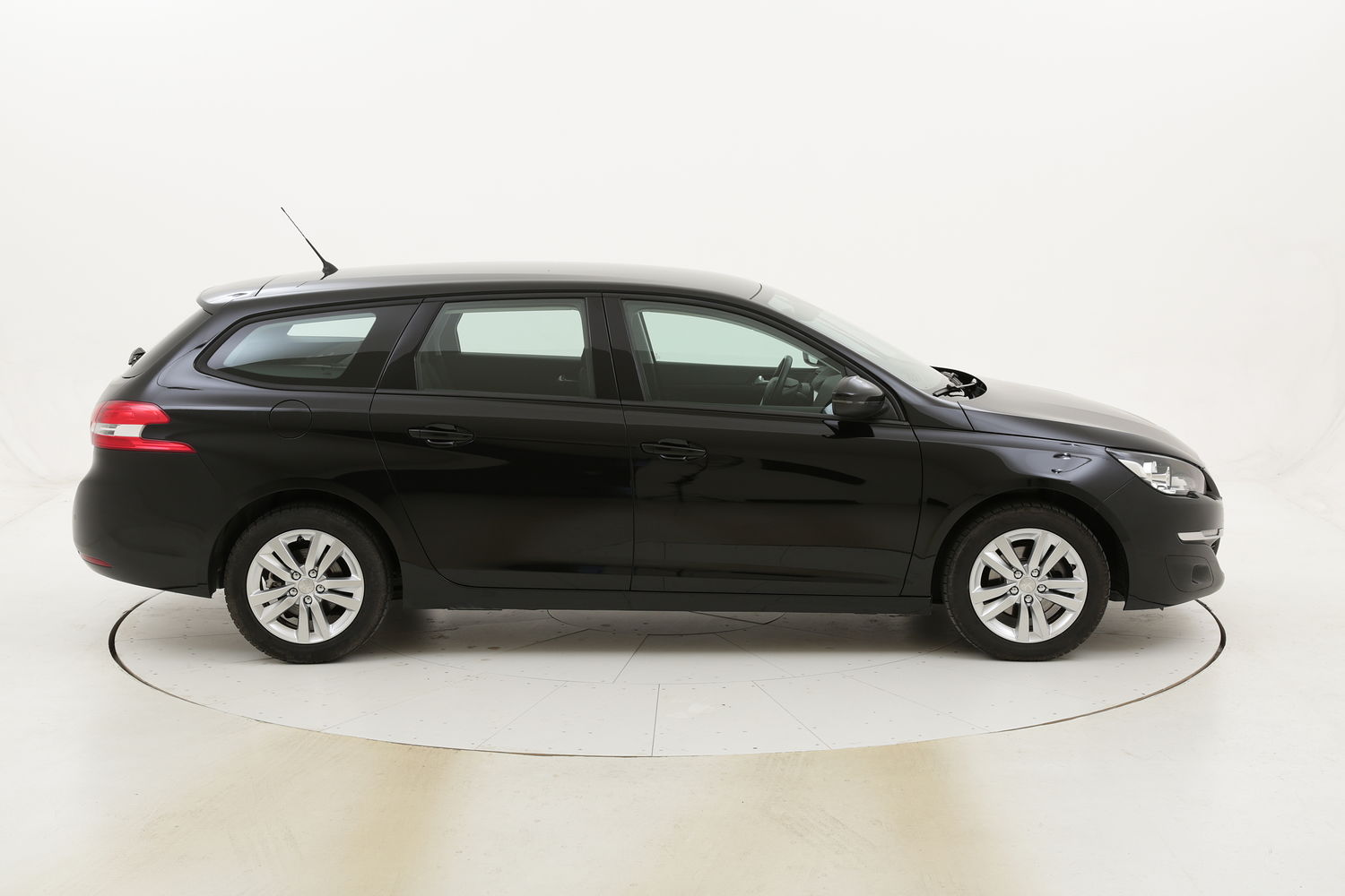 Peugeot 308 SW Active usata del 2017 con 79.895 km