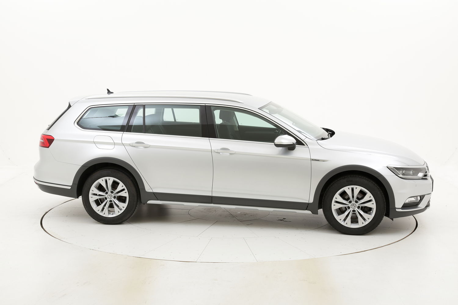 Volkswagen Passat usata del 2017 con 77.841 km