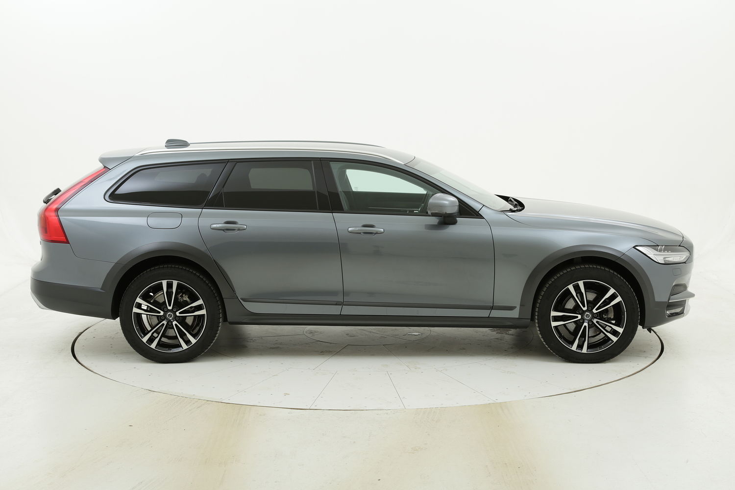 Volvo V90 Cross Country usata del 2018 con 26.757 km