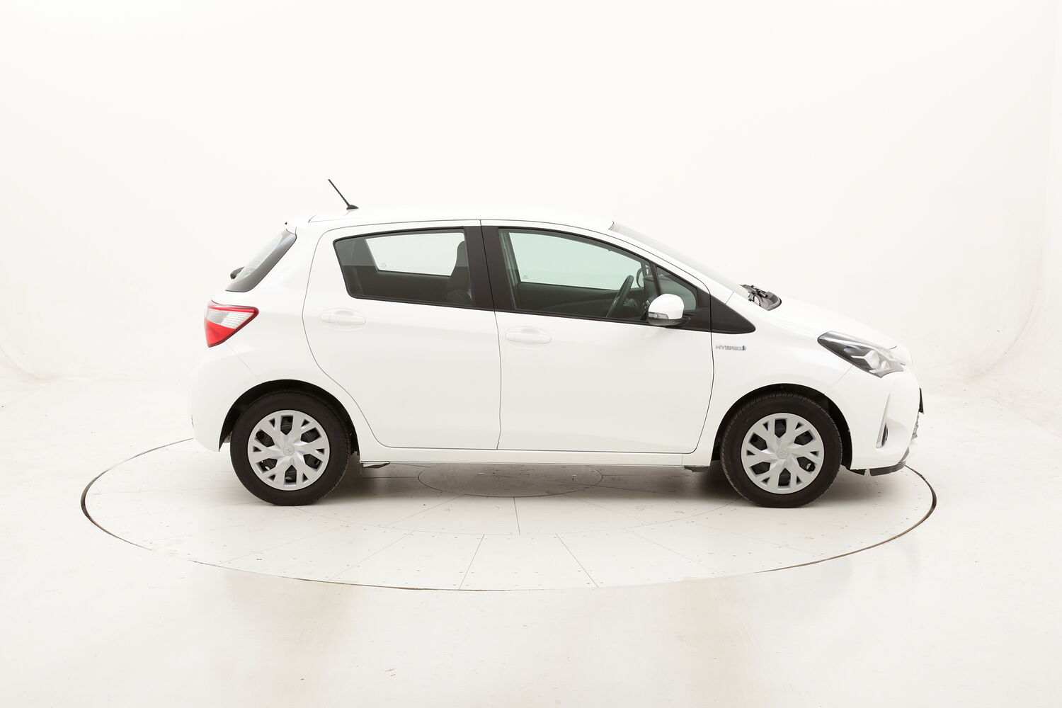 Toyota Yaris Hybrid Business usata del 2018 con 13.102 km