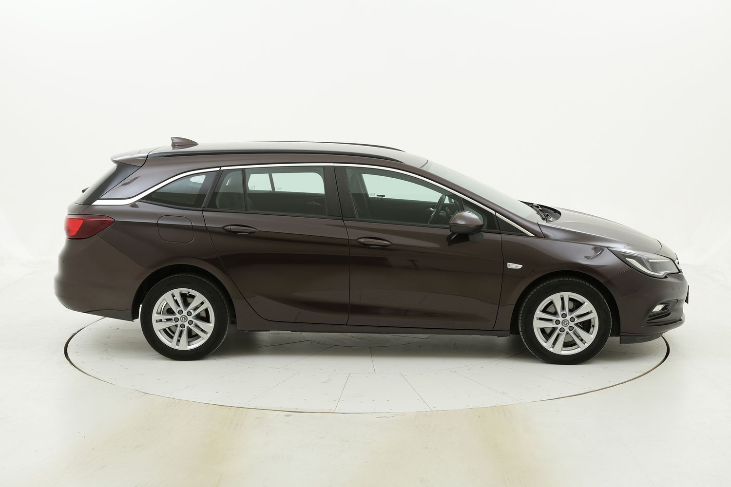 Opel Astra usata del 2017 con 111.439 km