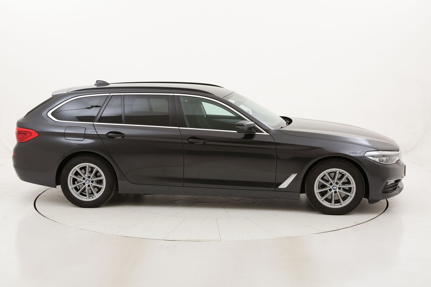 BMW Serie 5 520d Touring Business Aut. usata del 2017 con 97.956 km