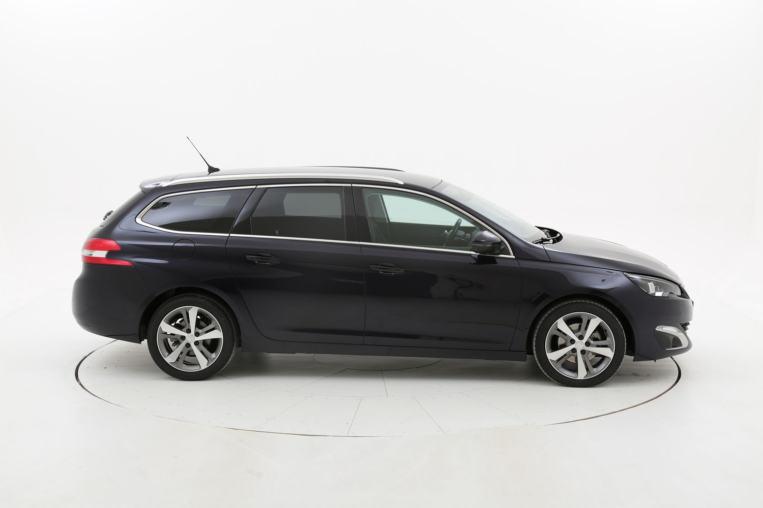 Peugeot 308 usata del 2015 con 129.943 km