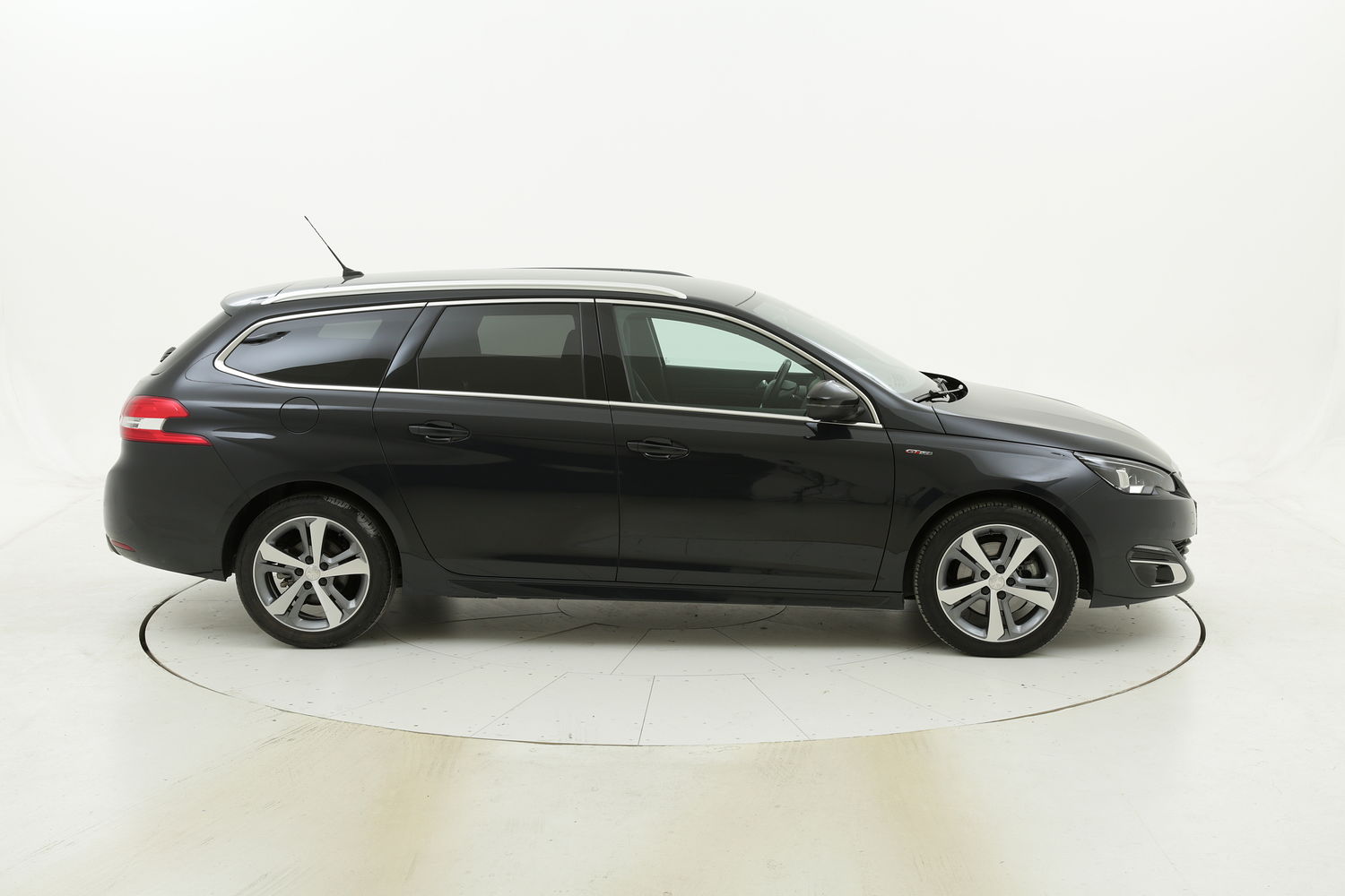 Peugeot 308 usata del 2017 con 131.966 km