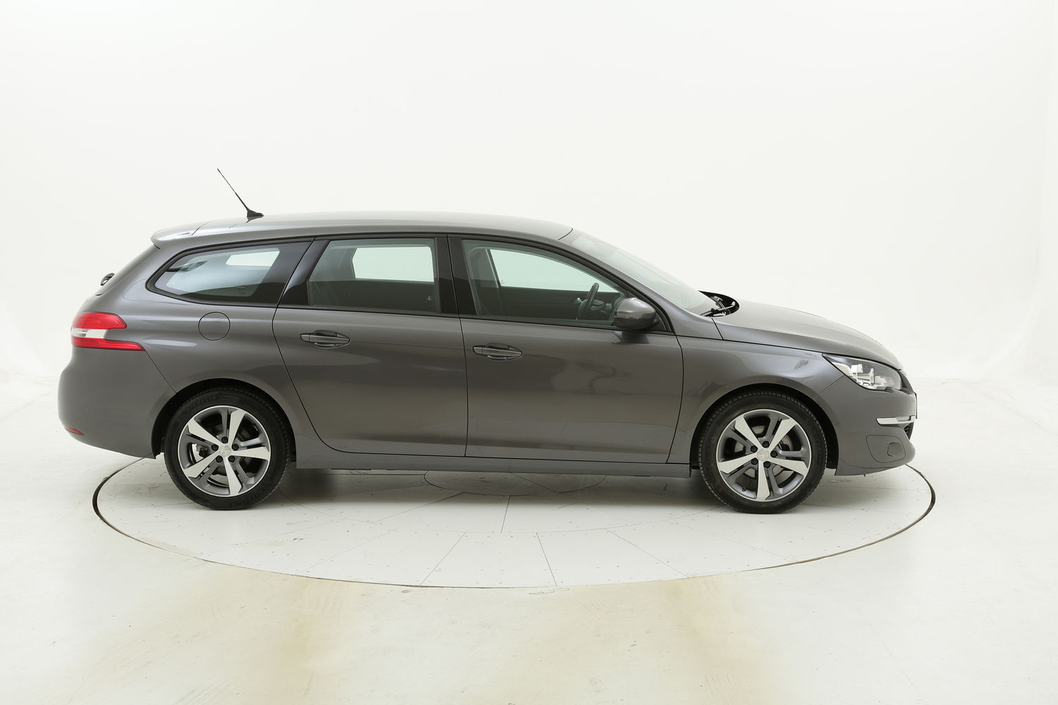Peugeot 308 usata del 2016 con 105.237 km