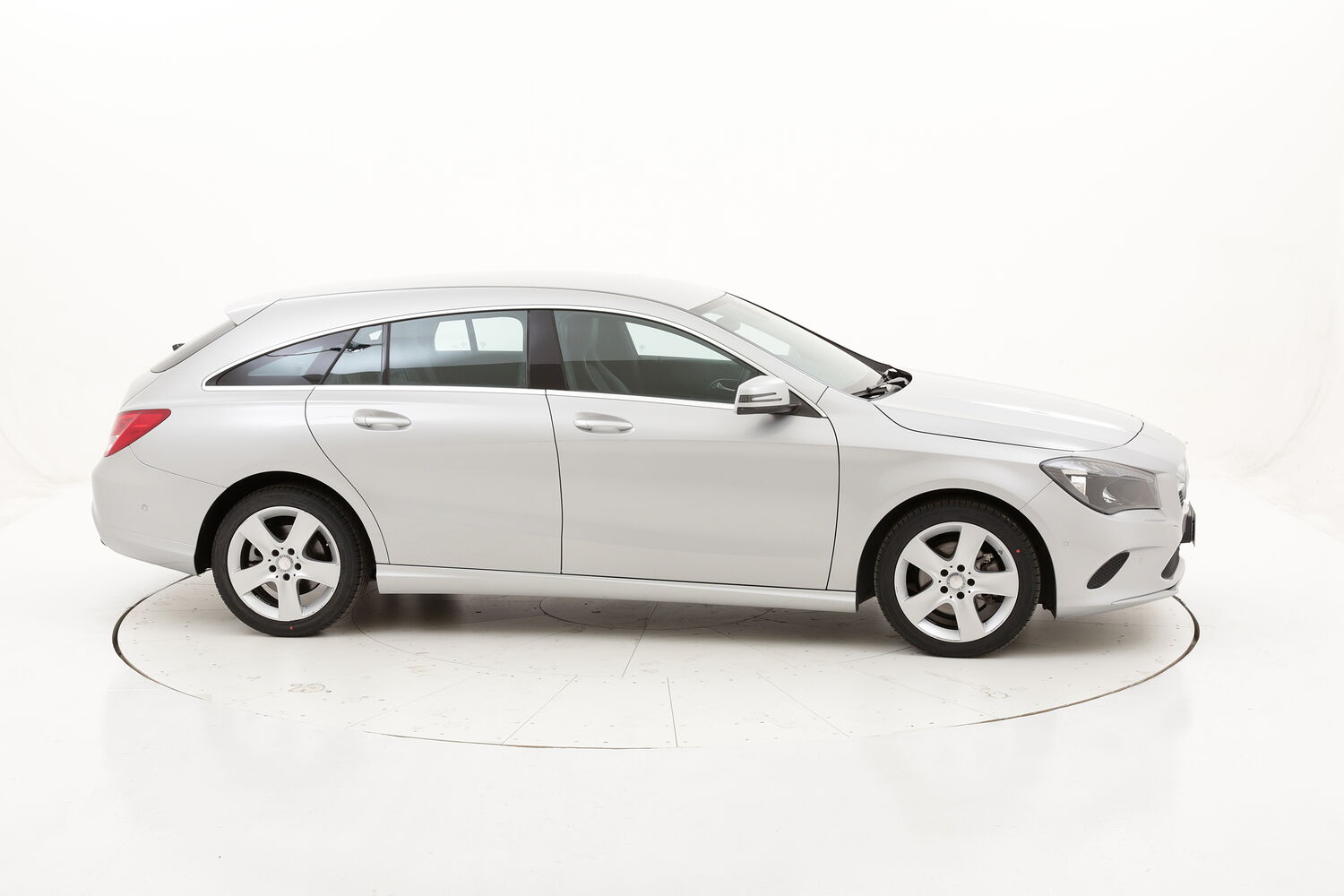 Mercedes CLA SW 180d Business Aut. usata del 2016 con 64.478 km