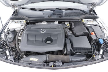 Mercedes CLA Vano motore Vano motore di Mercedes CLA