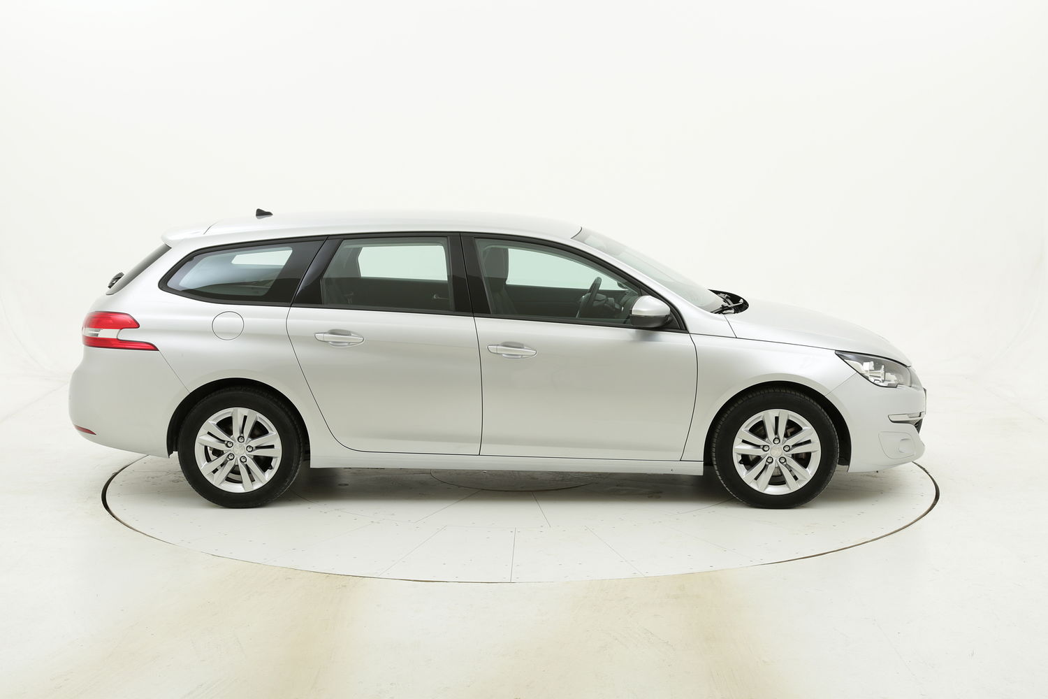 Peugeot 308 SW Business usata del 2017 con 57.384 km