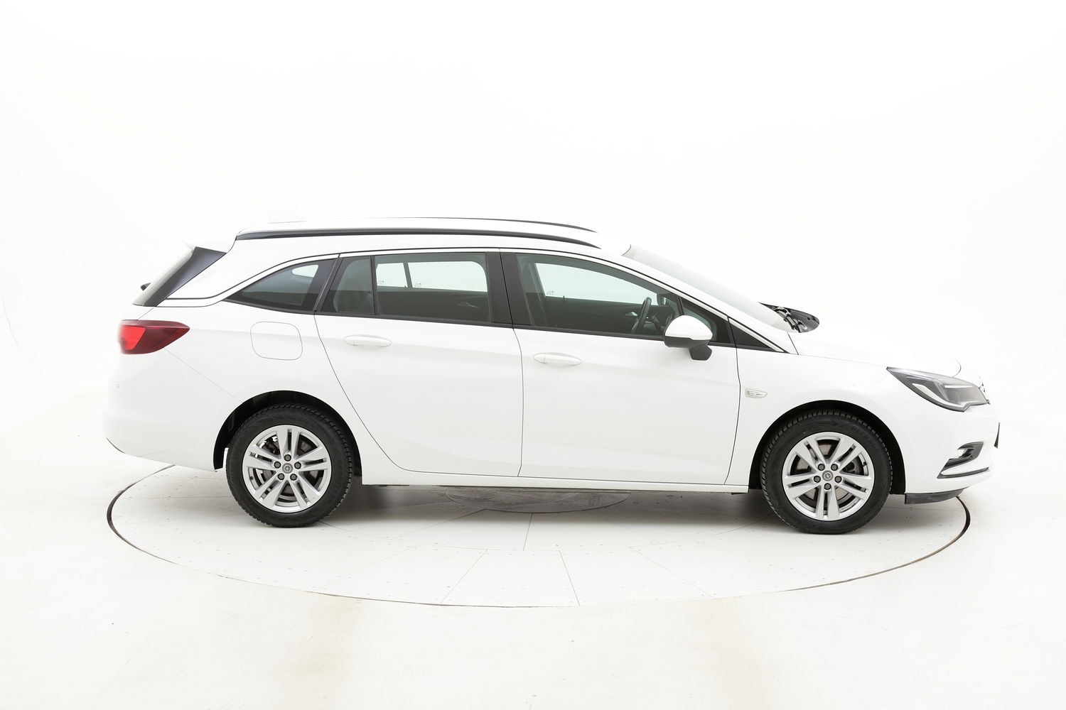 Opel Astra usata del 2017 con 106.943 km