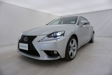 Lexus IS Da un'altra prospettiva Lexus IS Da un'altra prospettiva