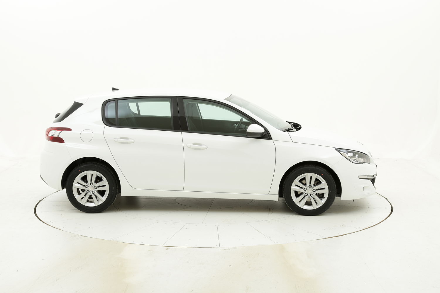 Peugeot 308 usata del 2017 con 105.668 km