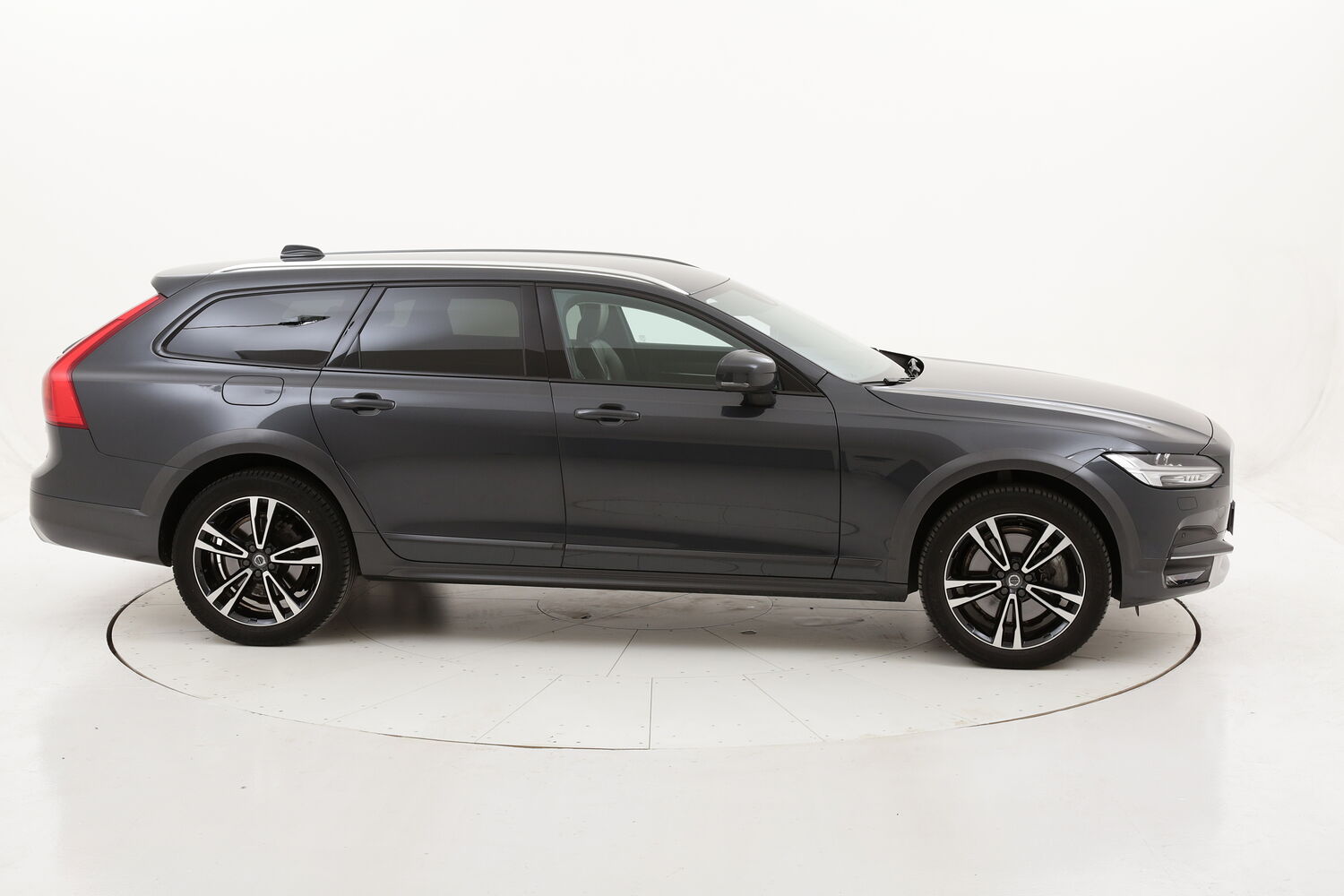 Volvo V90 Cross Country D4 AWD Geartronic Pro usata del 2017 con 99.256 km