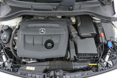 Mercedes Classe B Vano motore Mercedes Classe B Vano motore