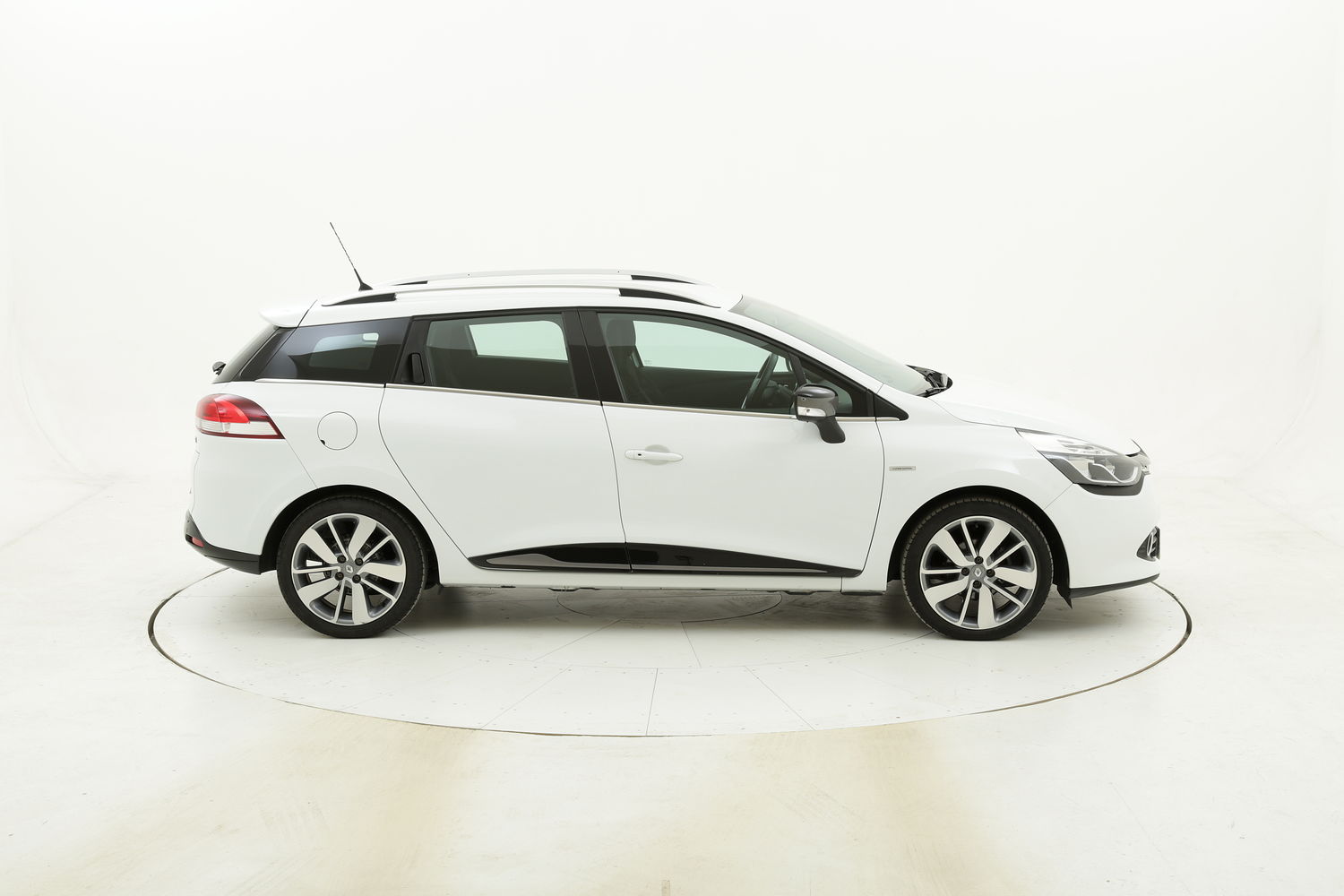 Renault Clio Sporter Costume National usata del 2015 con 79.144 km