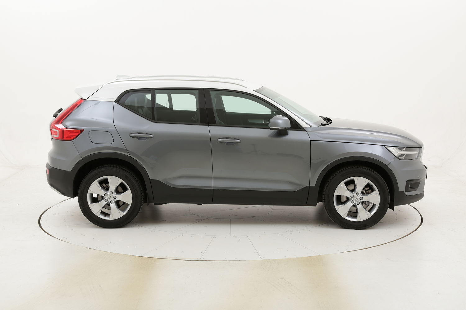 Volvo XC40 D4 Momentum Geartronic usata del 2018 con 36.284 km