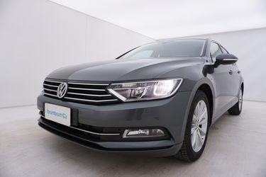 Volkswagen Passat Da un'altra prospettiva Volkswagen Passat Da un'altra prospettiva