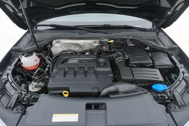 Audi Q3 Vano motore Audi Q3 Vano motore