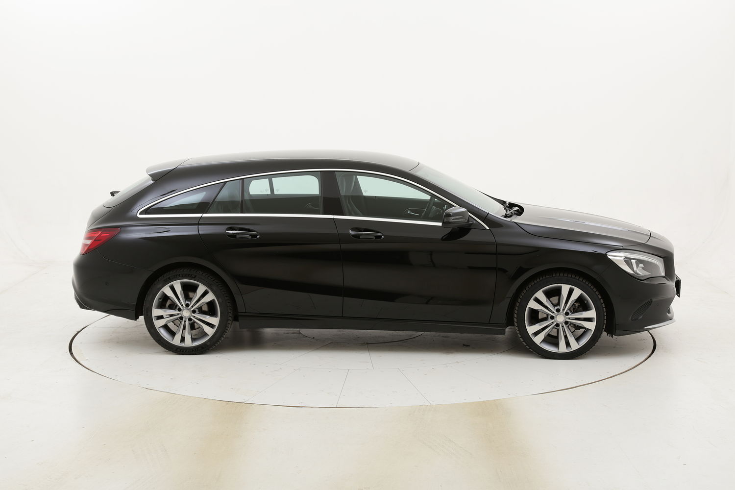 Mercedes CLA SW 220d Business 4Matic Aut. usata del 2017 con 107.653 km