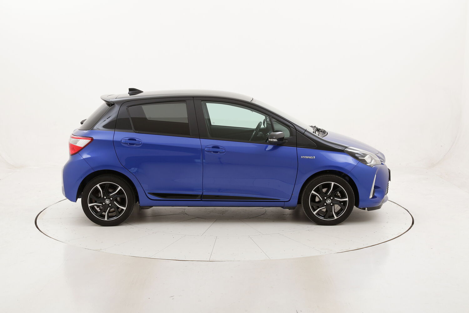 Toyota Yaris Hybrid Trend "Blue Edition" usata del 2018 con 65.730 km