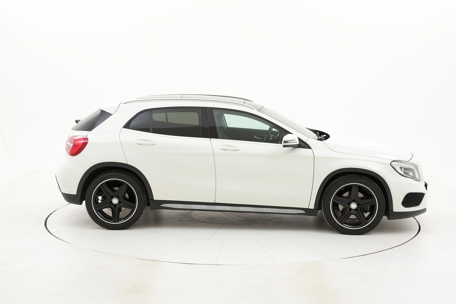 Mercedes GLA usata del 2015 con 64.079 km