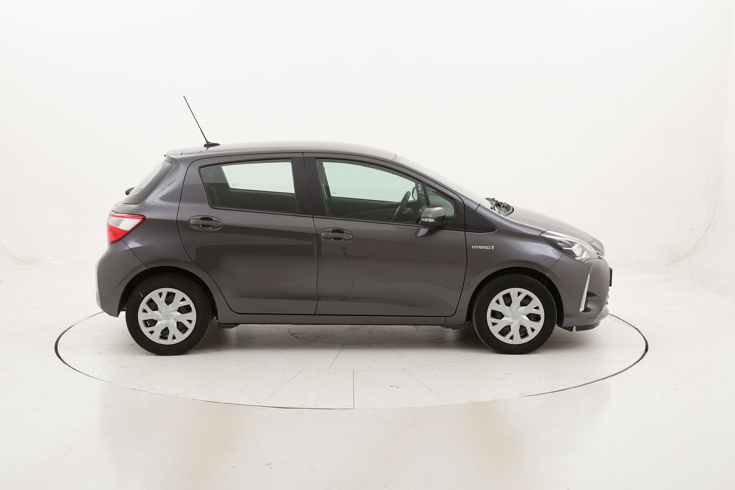 Toyota Yaris Hybrid Business usata del 2020 con 20.860 km