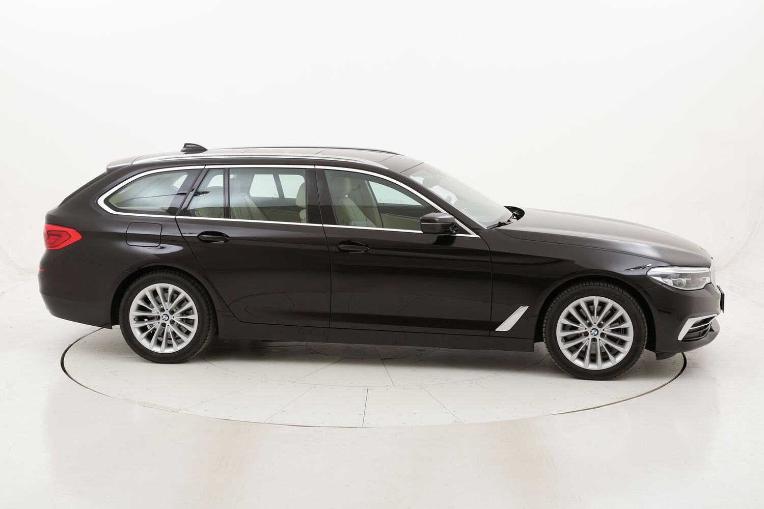 BMW Serie 5 520d xDrive Touring Luxury Aut. usata del 2018 con 102.969 km