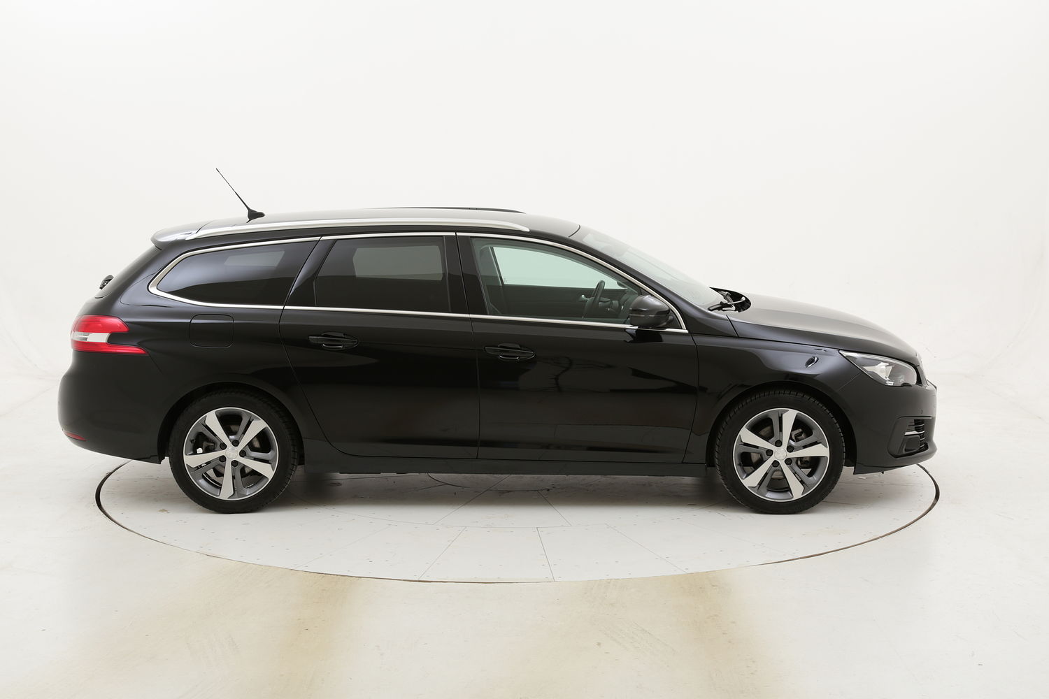 Peugeot 308 SW Allure usata del 2018 con 28.117 km