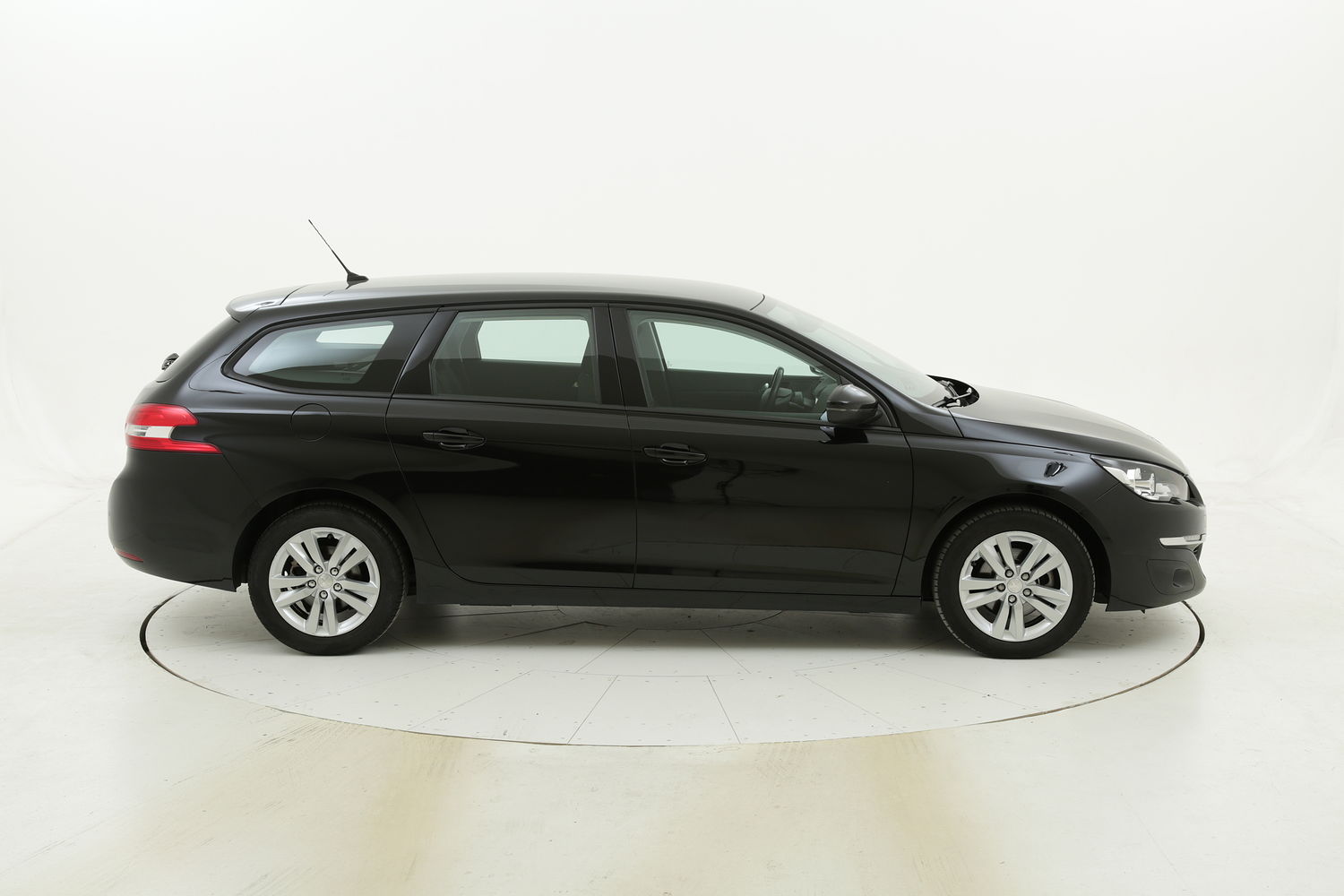 Peugeot 308 usata del 2016 con 82.422 km