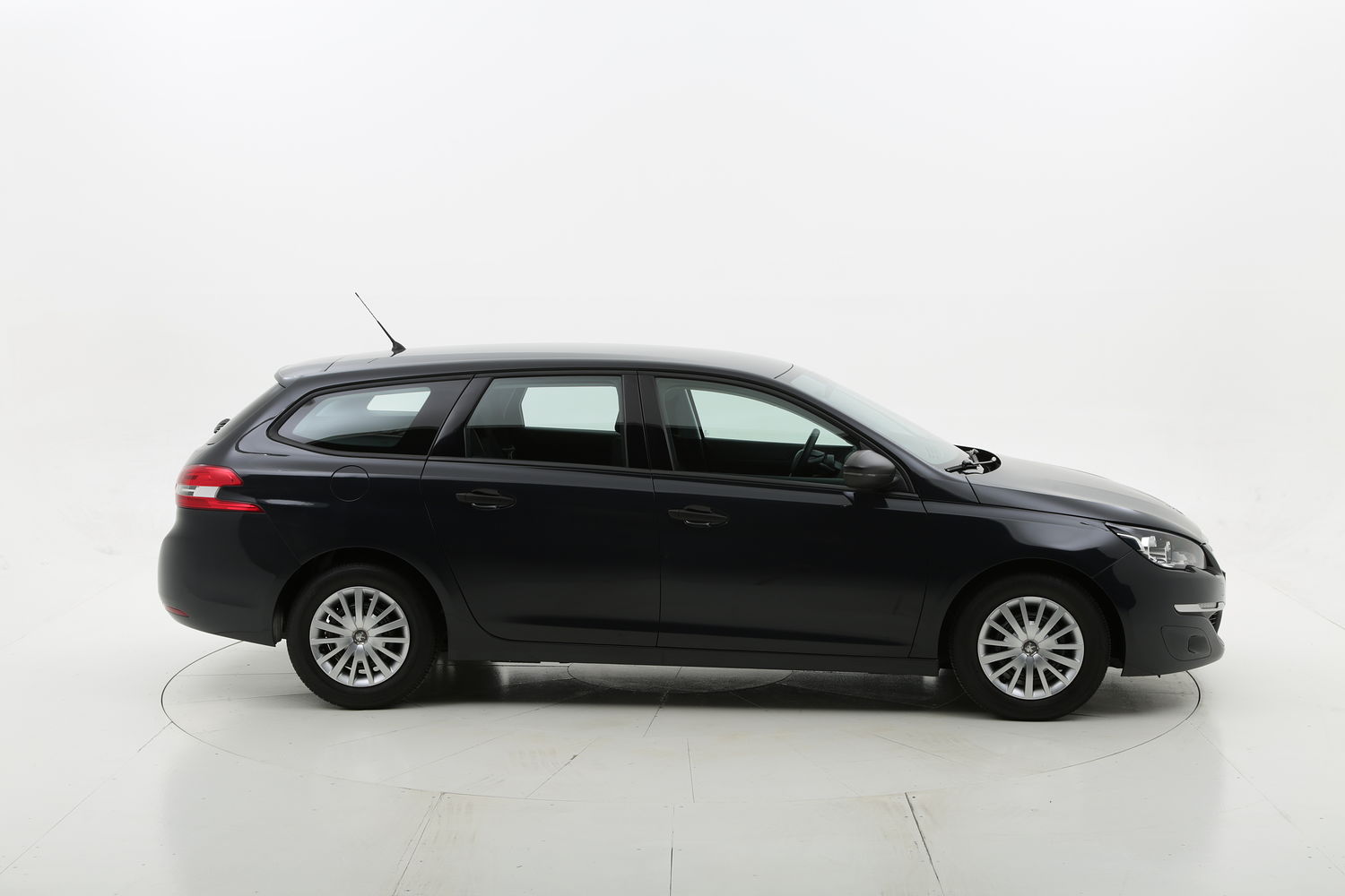 Peugeot 308 usata del 2015 con 130.083 km