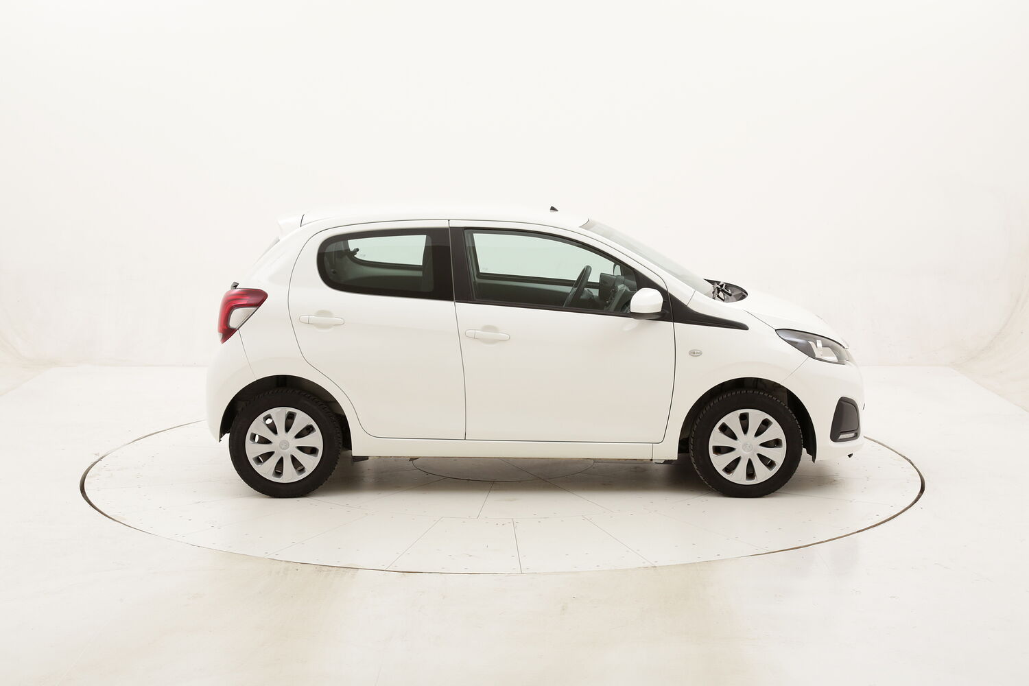 Peugeot 108 Active usata del 2014 con 104.199 km