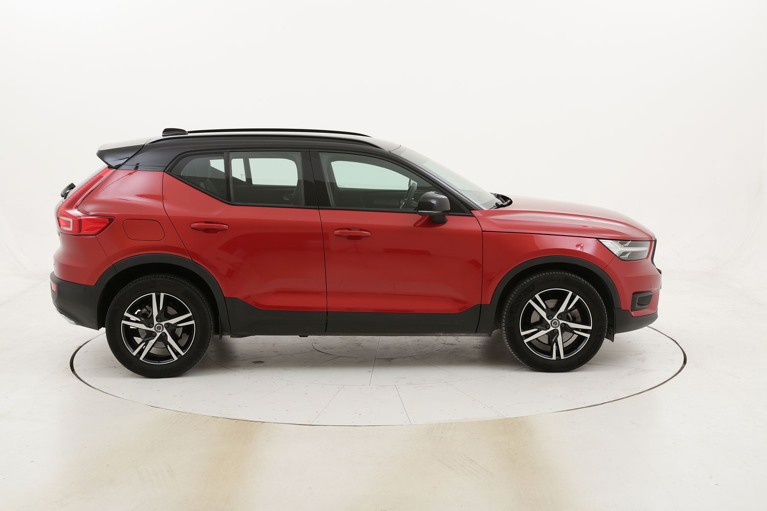Volvo XC40 D4 R-Design AWD Geartronic usata del 2018 con 31.080 km