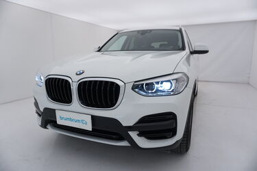 Visione frontale di BMW X3
