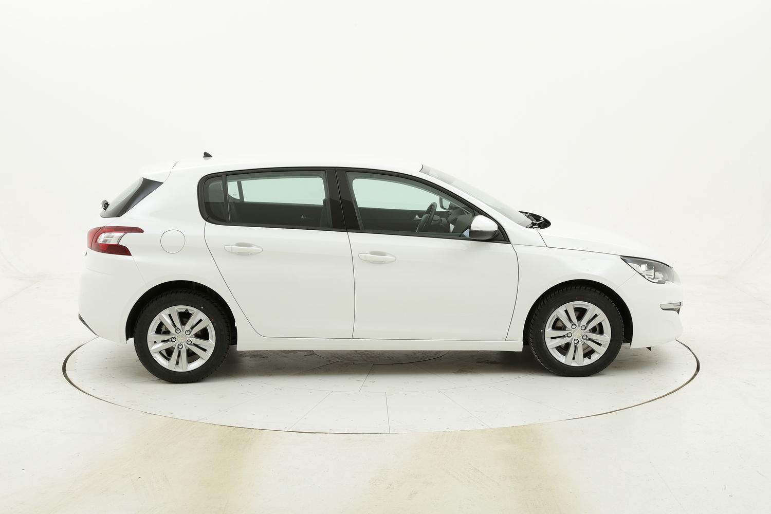 Peugeot 308 Active usata del 2018 con 76.792 km