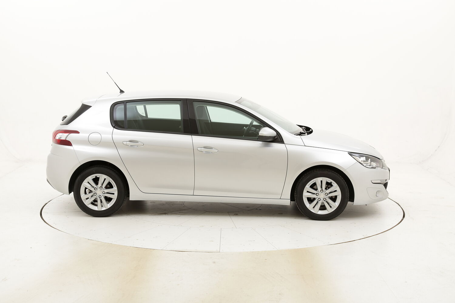 Peugeot 308 Active usata del 2016 con 101.913 km