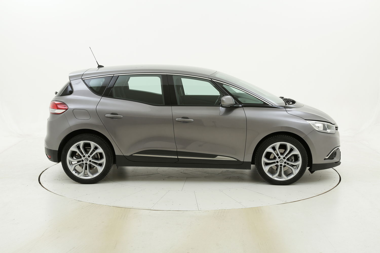 Renault Scénic Energy Zen usata del 2018 con 69.619 km