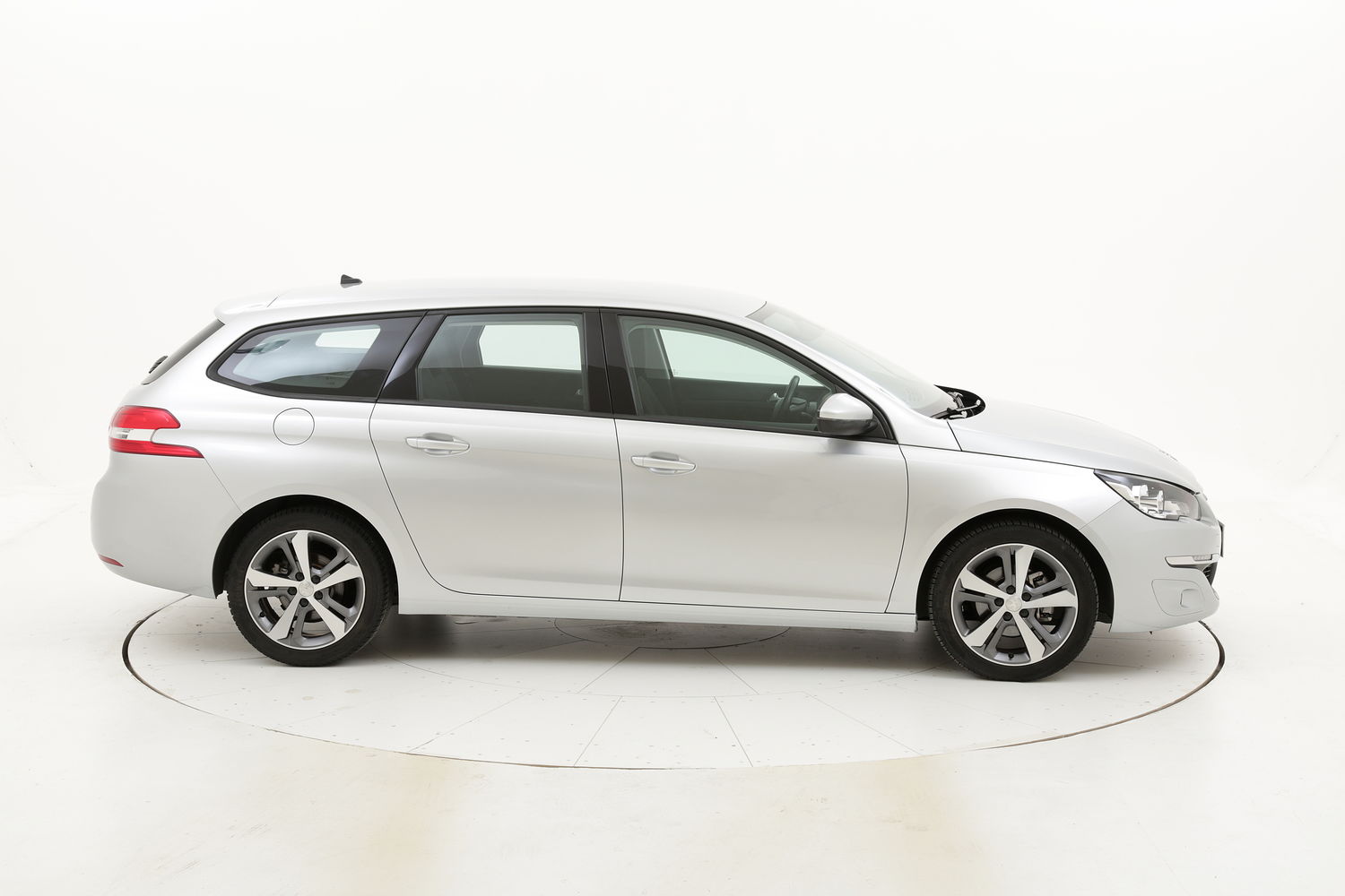 Peugeot 308 usata del 2017 con 100.876 km