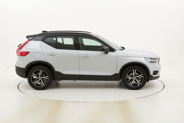 Volvo XC40 D4 R-design AWD Geartronic usata del 2020 con 19.045 km