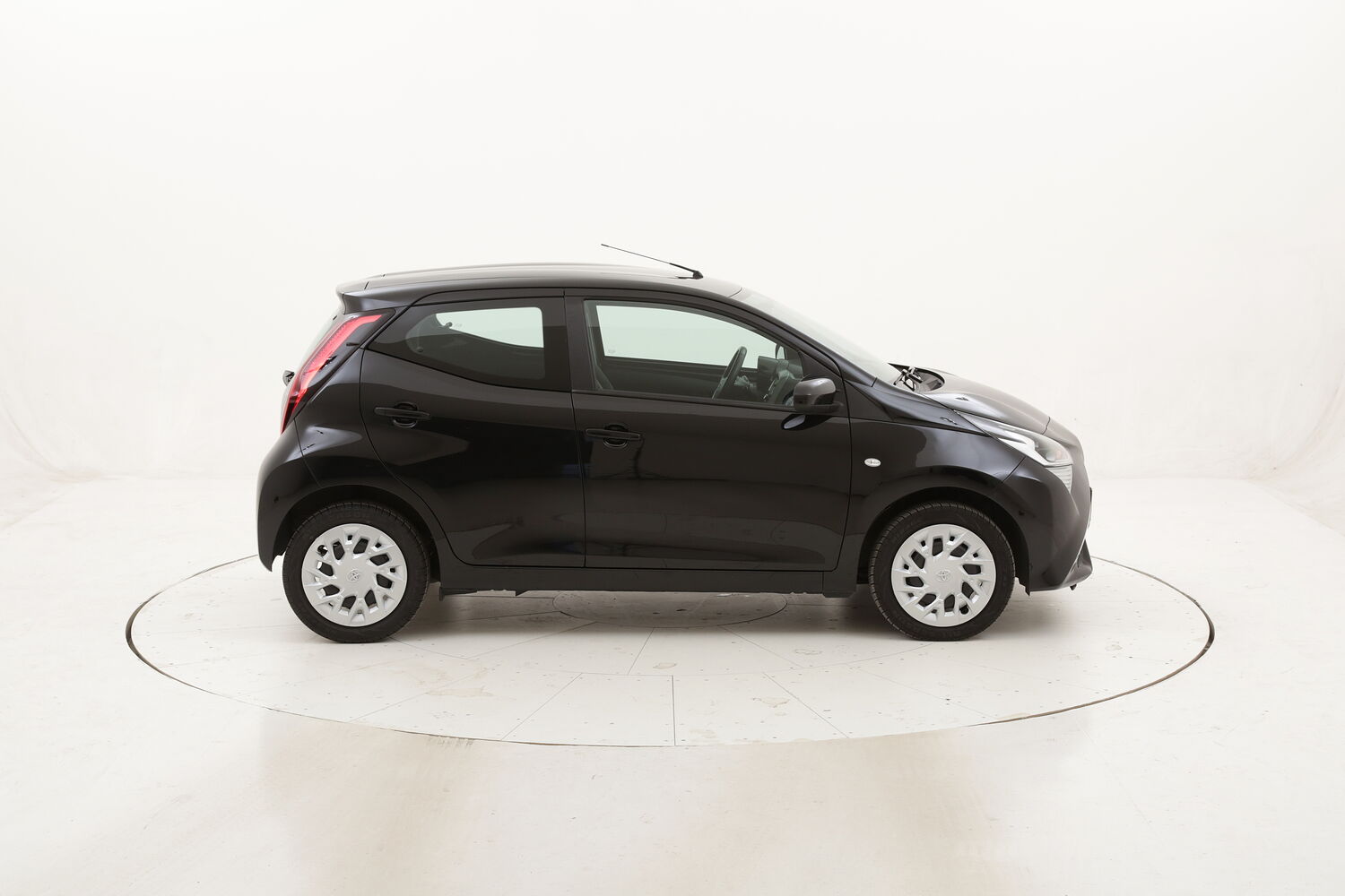 Toyota Aygo x-business usata del 2019 con 11.203 km