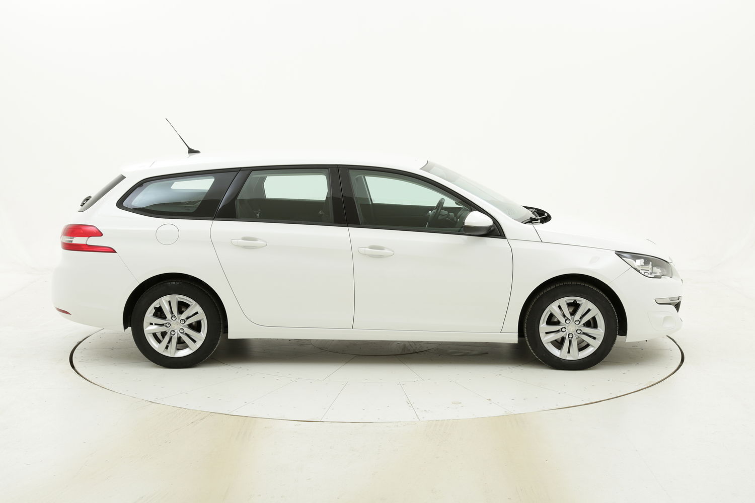 Peugeot 308 usata del 2017 con 137.760 km