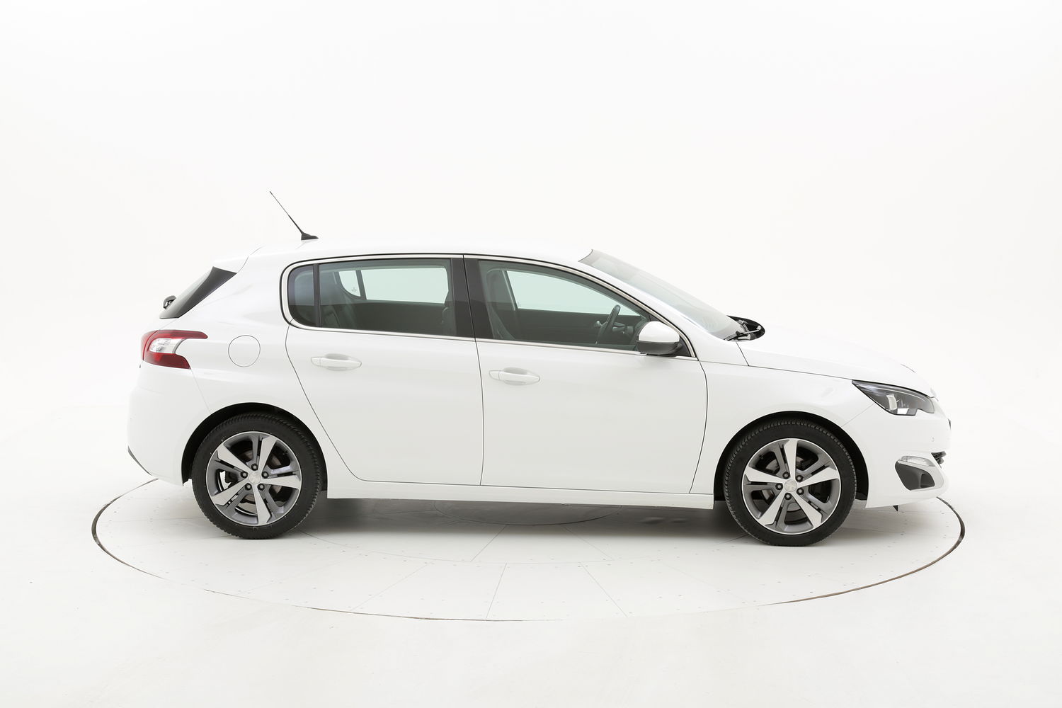 Peugeot 308 usata del 2016 con 126.585 km