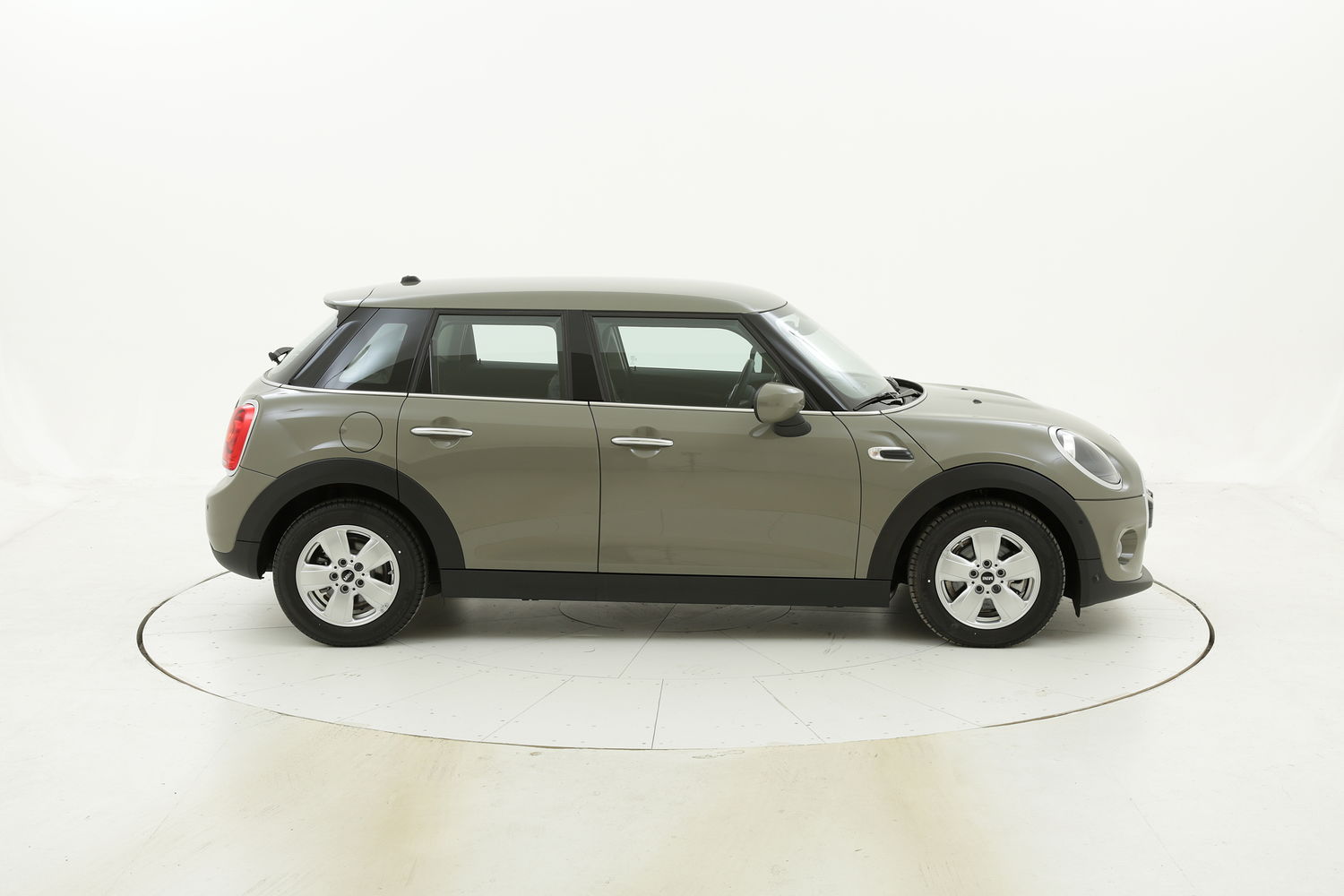 Mini 5 porte Cooper km 0 benzina beige
