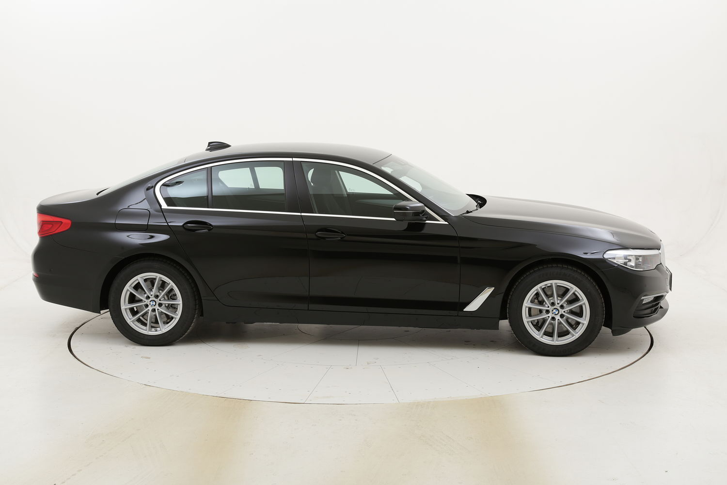 BMW Serie 5 530e Business aut. km 0 ibrido benzina nera