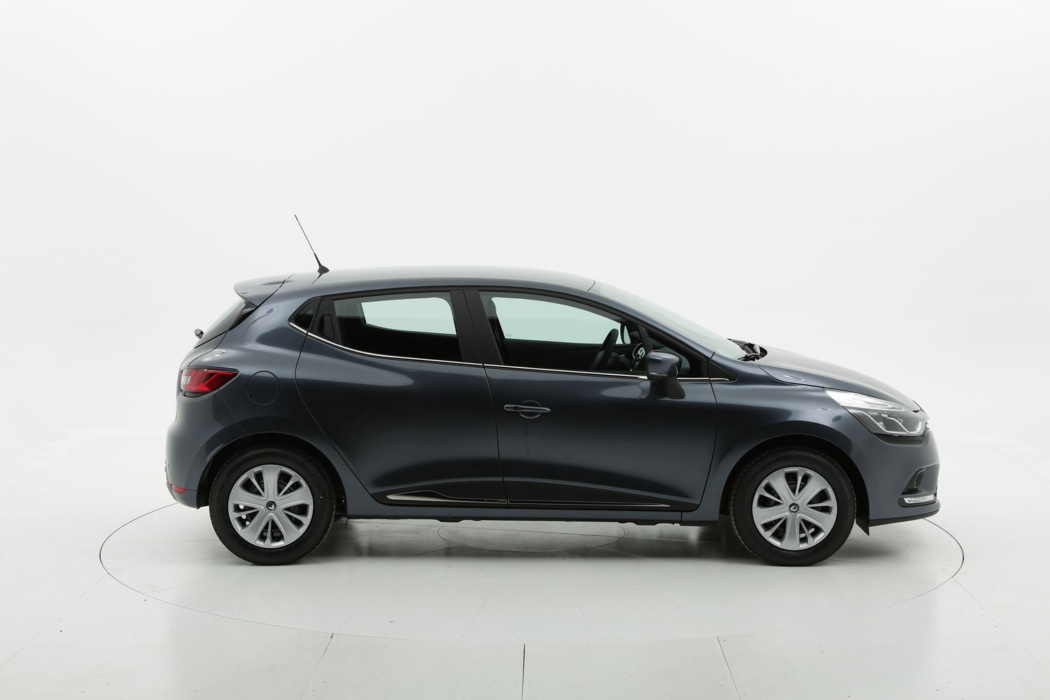Renault Clio diesel antracite a noleggio a lungo termine