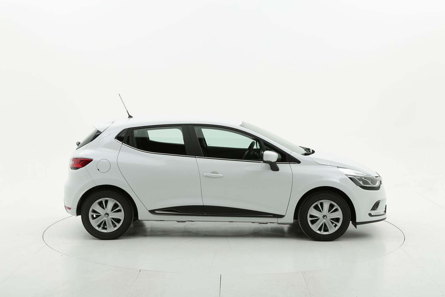 Renault Clio gpl bianca a noleggio a lungo termine